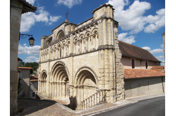 Façade romane Eglise Saint-Jacques 